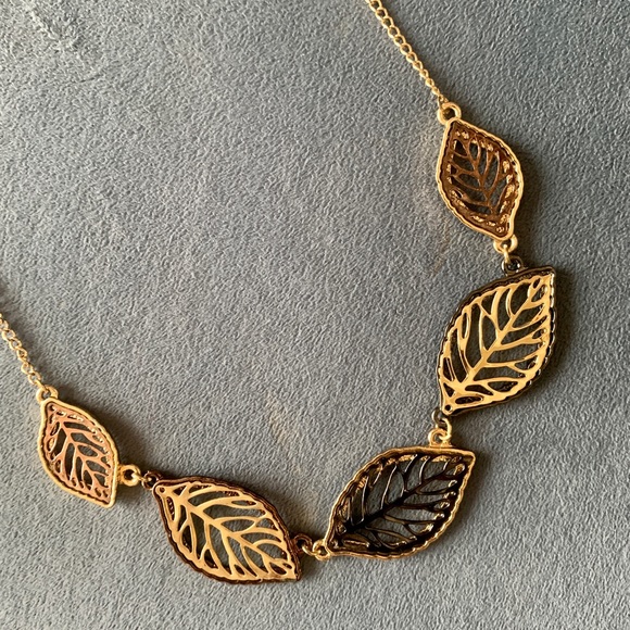 5 leaves Neckpiece from the US 🇺🇸 - Picture 3 of 11